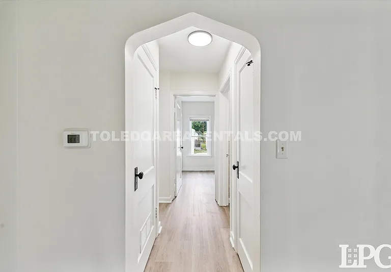 331 California Blvd — Photo 17