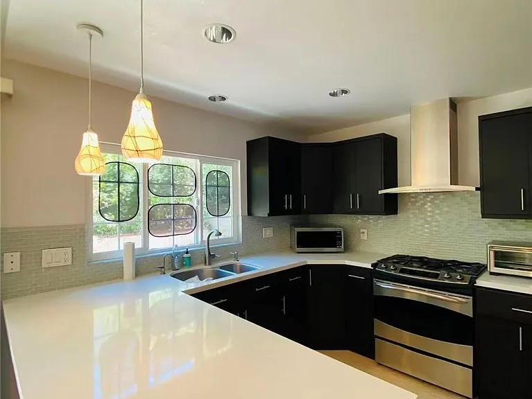 1456 Winterwood Ln — Photo 3