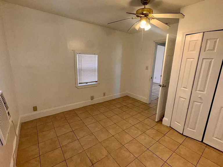 2330 S Fern Creek Ave — Photo 7