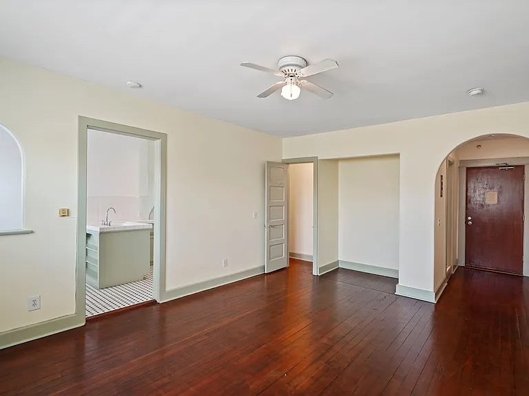 2524 James M Wood Blvd #202 — Photo 6