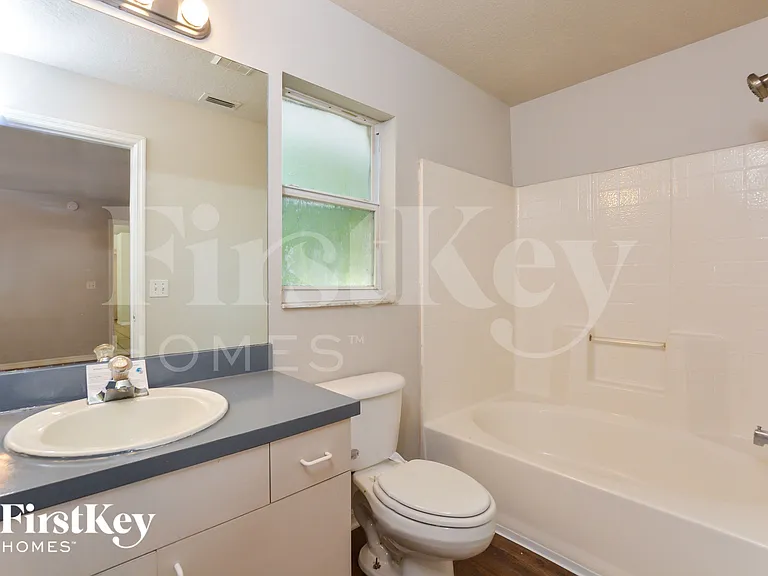 1391 W Blue Springs Ave — Photo 10