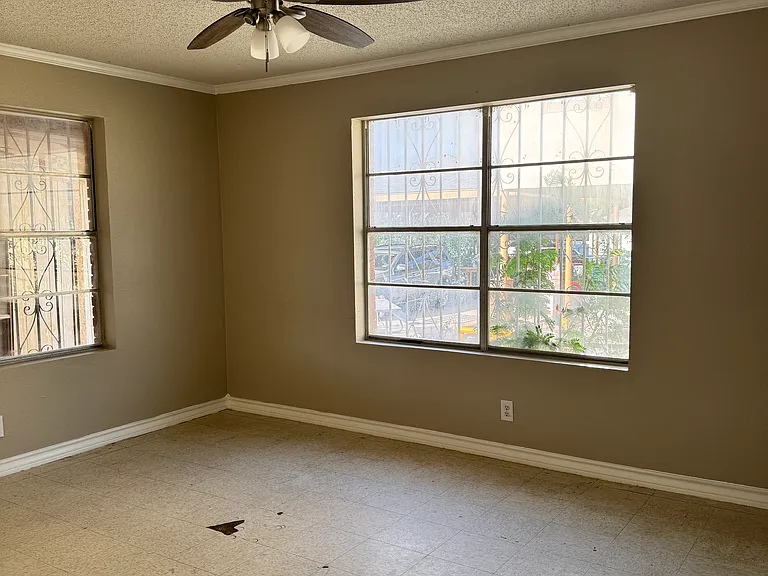 3413 Pine St — Photo 8