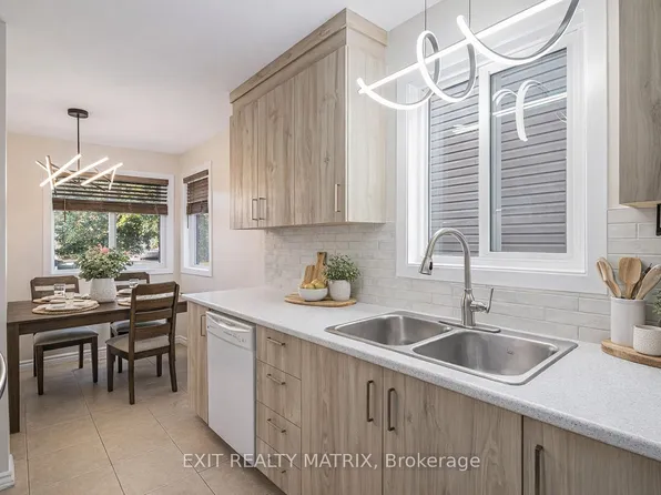 1432 Deavy Way E, Ottawa, ON K1E 2W8