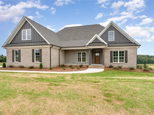 7605 Hawkins Ridge Dr, Stokesdale, NC 27357