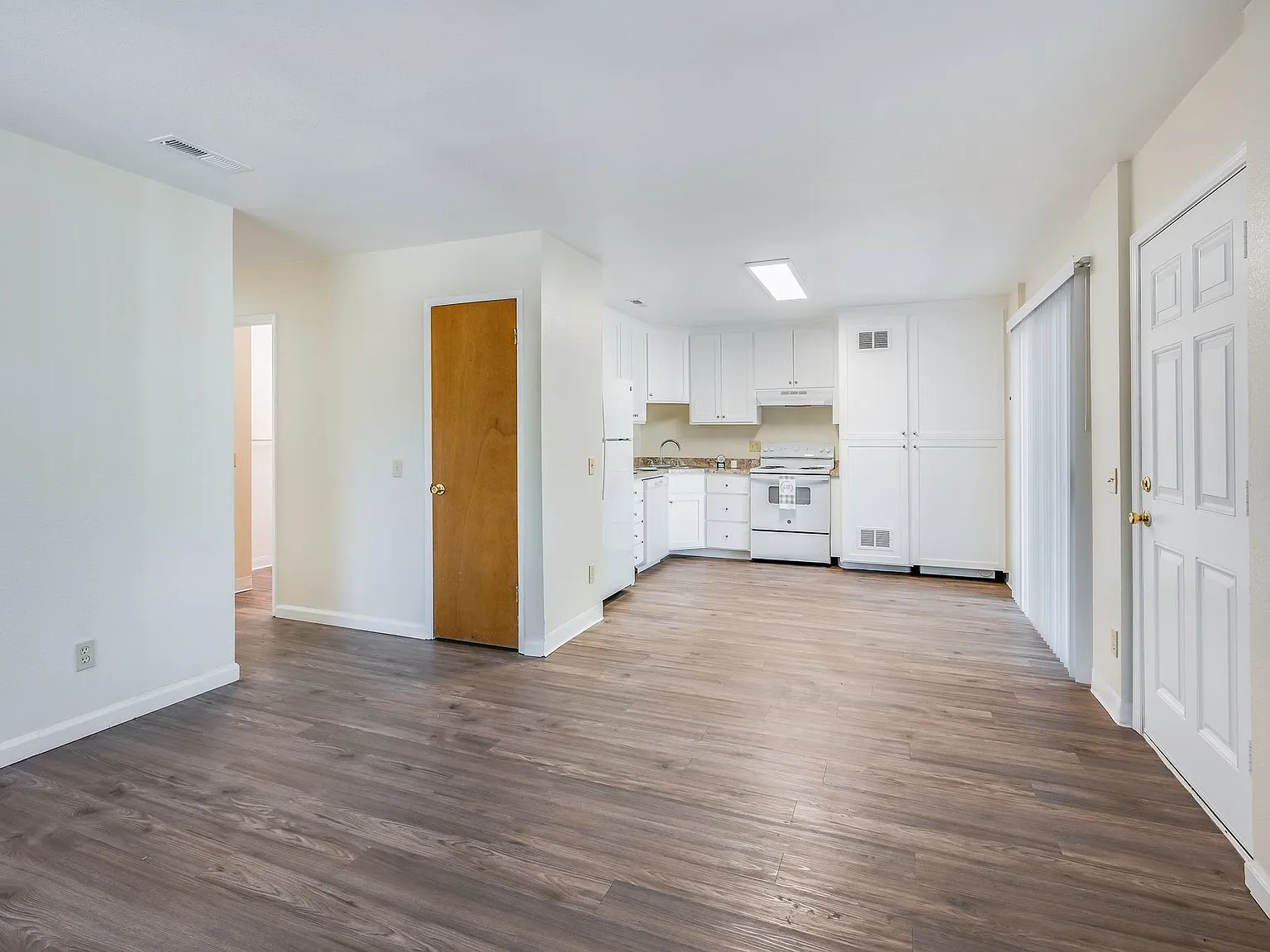 Summer Village Apartments — Photo 4