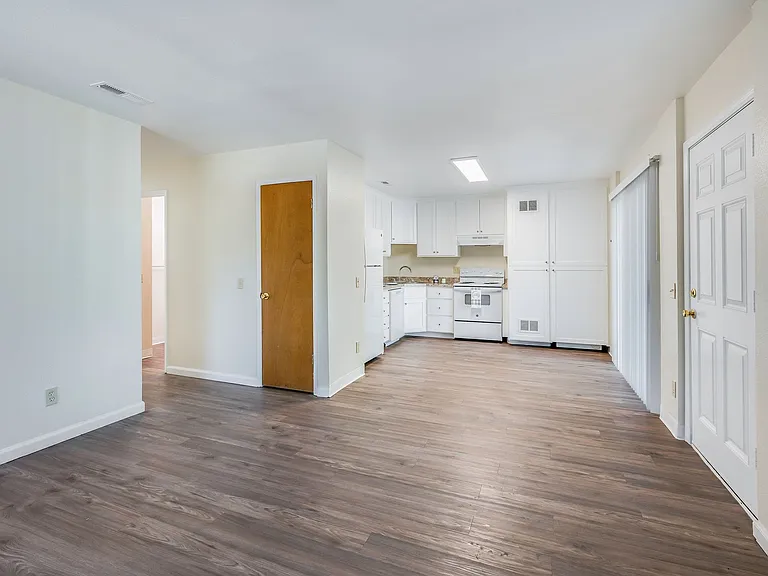 Summer Village Apartments — Photo 4