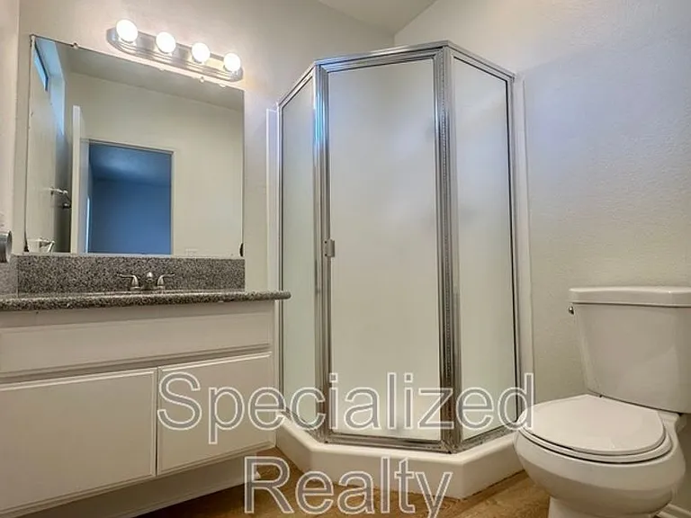 824 E Windsor Rd — Photo 11