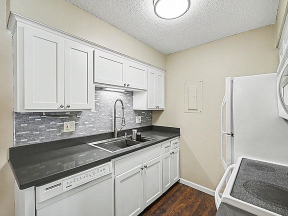 3rd image of 2720 Dale St N #C313