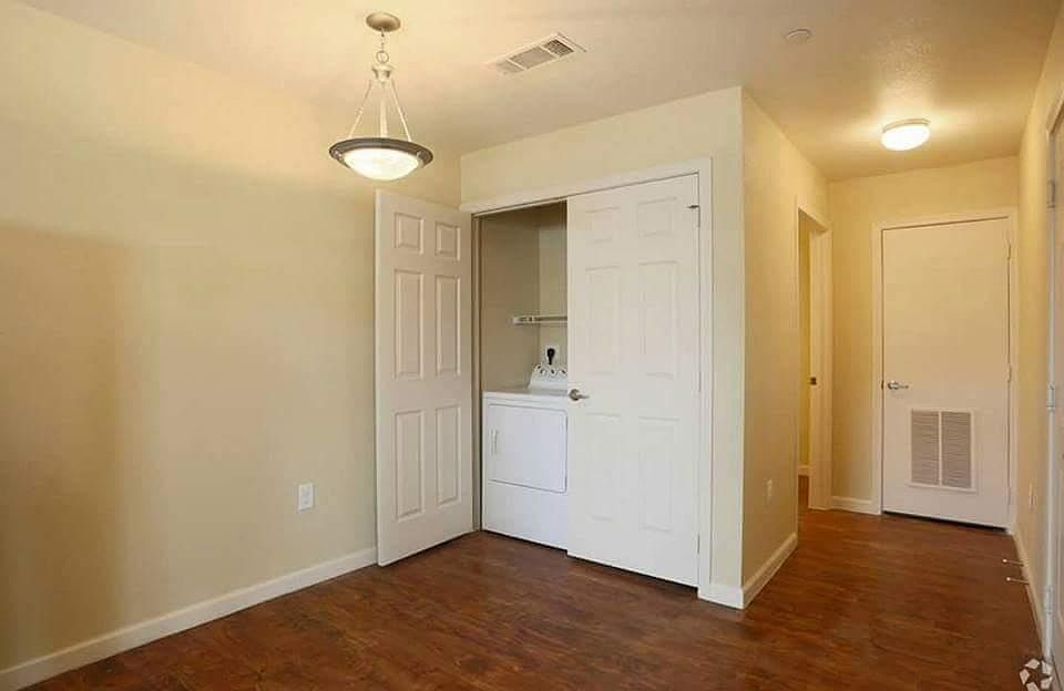2nd image of 3423 Live Oak APT D