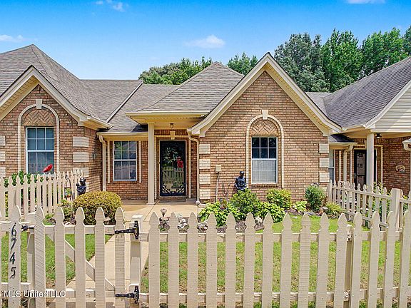 2nd image of 6745 Beaumont Cir