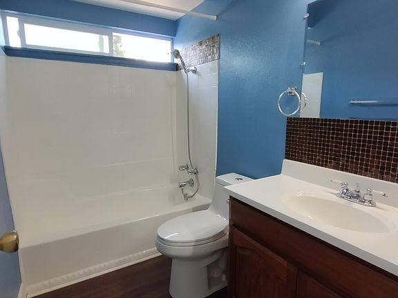 4th image of 417 Enterprise Dr