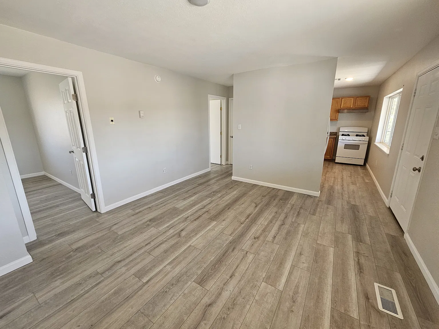 2 bed, $1,200 — Photo 3