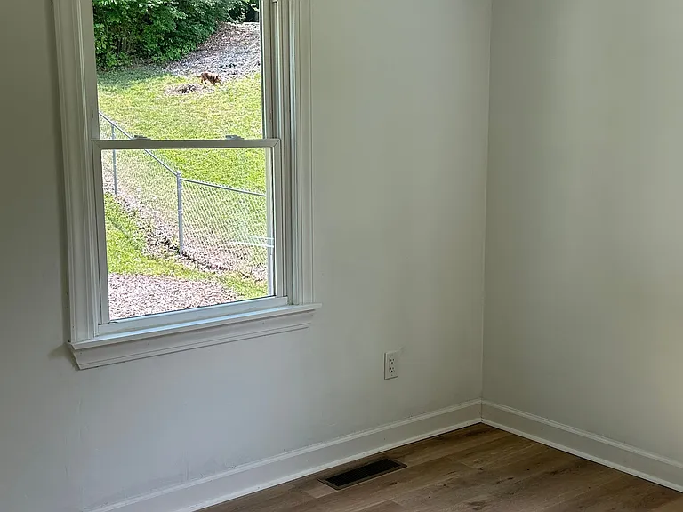 1569 Valley Dr — Photo 16