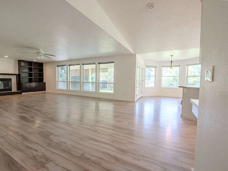 5643 N Citadel Way — Photo 9