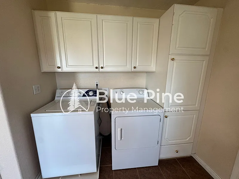 2 bed, 1.0 bath, $985 — Photo 4