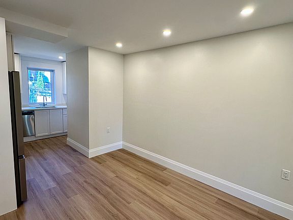5th image of 659 Vaughan Rd #2