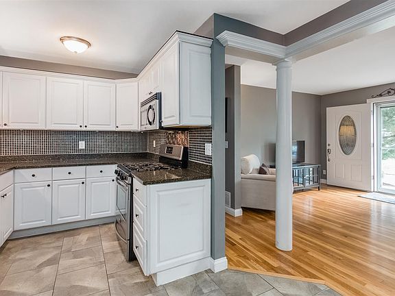 5th image of 69 Miriam Dr