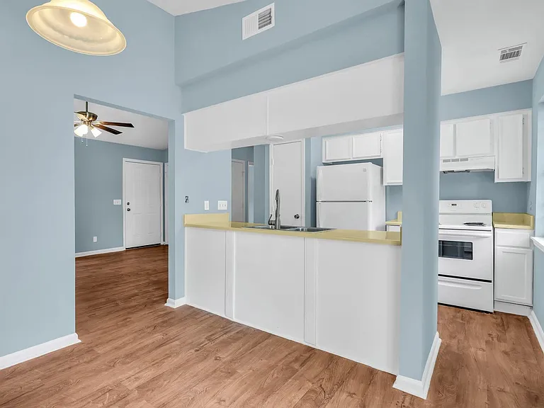 120 Stockbridge Dr — Photo 10