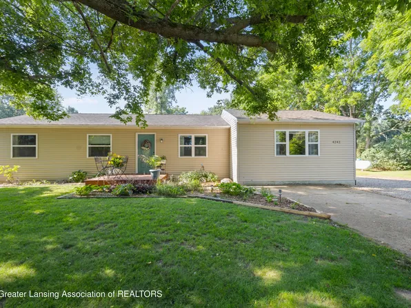 4242 Ballantine Rd, Dewitt, MI 48820