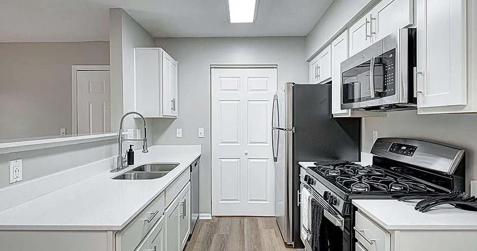 Carmel Landing Apartment Homes — Photo 2