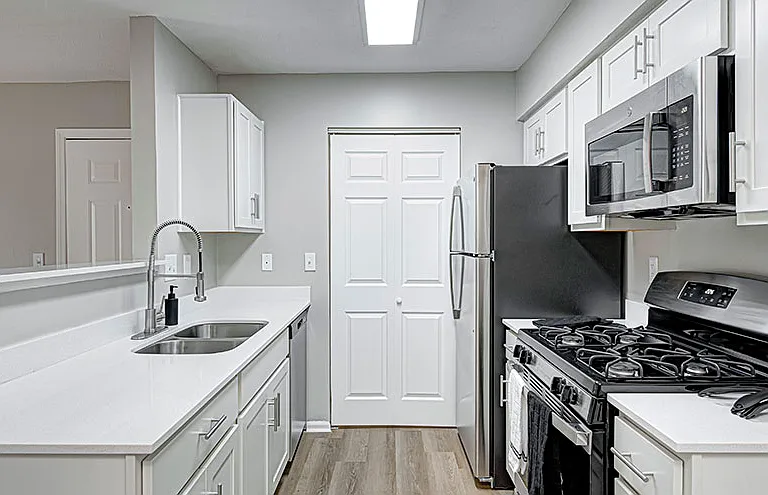 Carmel Landing Apartment Homes — Photo 2