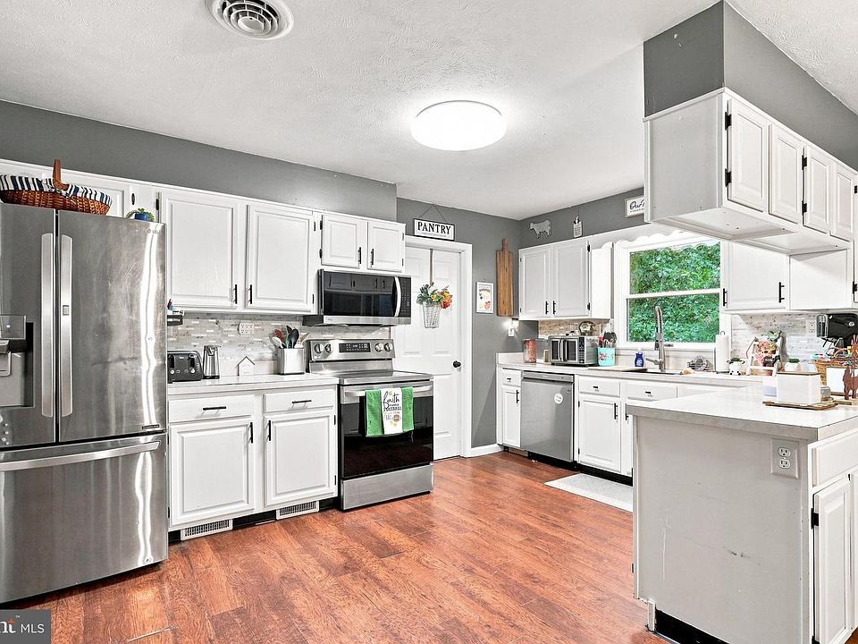 1st image of 123 Blakes Way