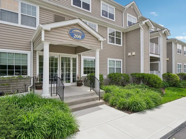 200 Woodcrest Lane #202, Mount Kisco, NY 10549