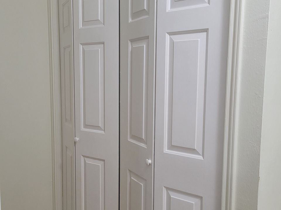 1st image of 104 Belaire Dr #1