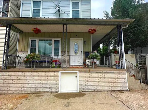 39 W Grand Ave, Tower City, PA 17980