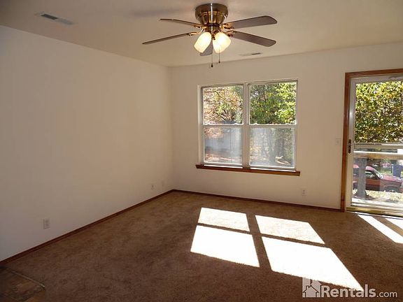 3rd image of 1512 Hilldale Dr