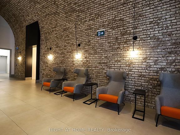 4th image of 285 Dufferin St #204