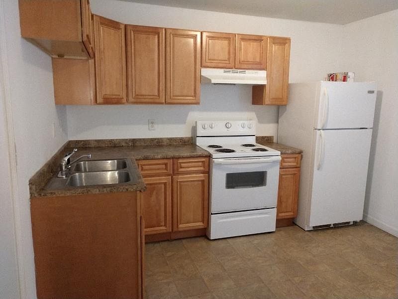 1st image of 164 Maple Ave APT 1A