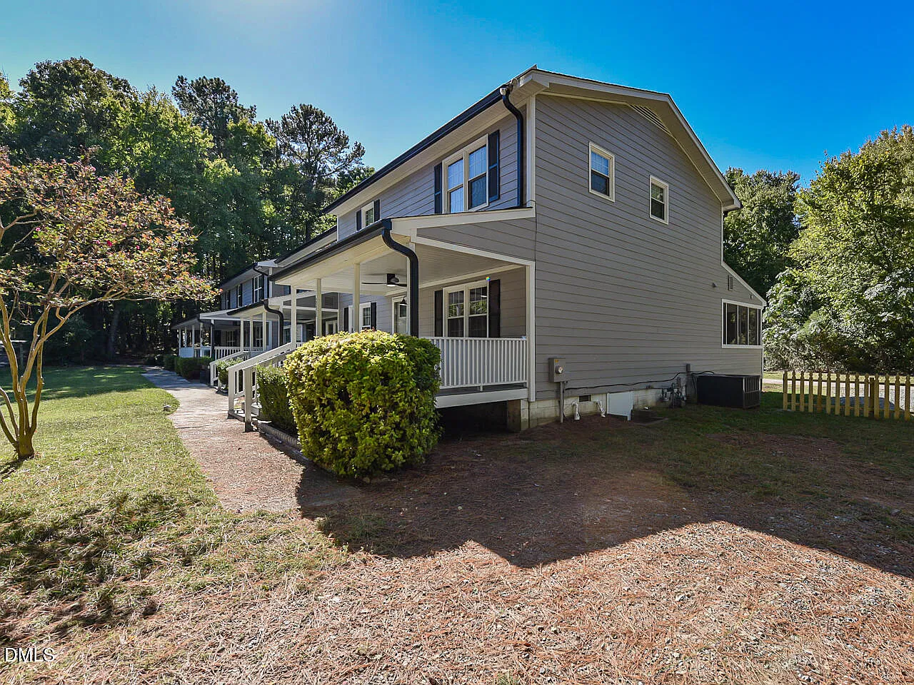3 bed, 2.5 bath, 2358 sqft, $2,195 — Photo 2