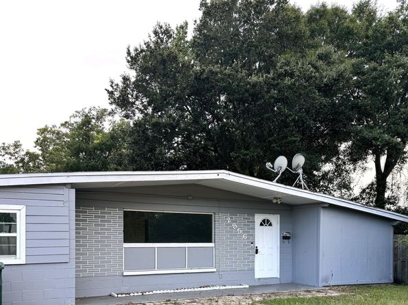 2856 Beachwood Blvd