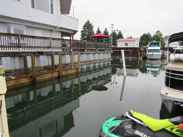 939 W Lake St, Tawas City, MI 48763