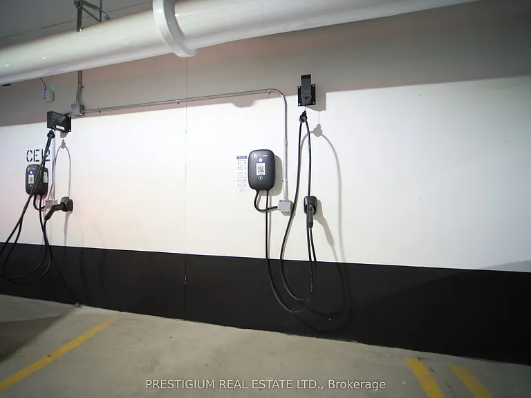 500 Dupont St #303 — Photo 32