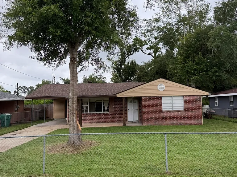 346 Hickory Dr — Photo 1