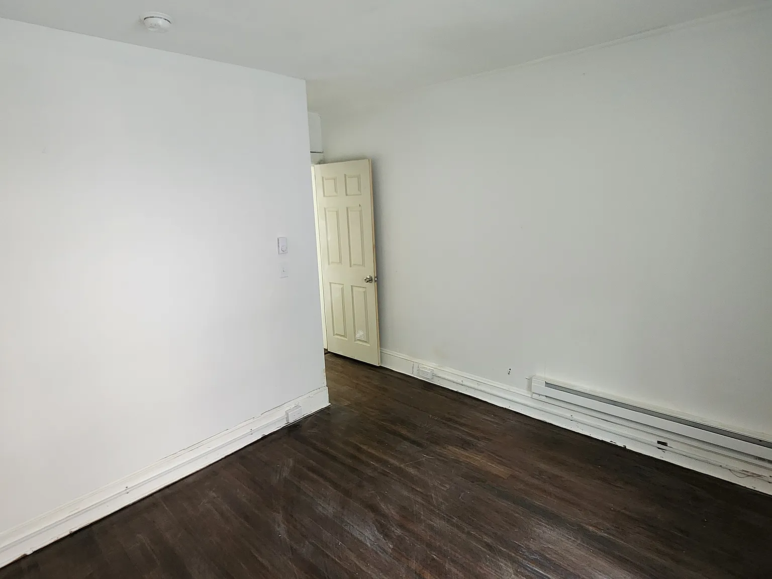 4 bed, 900 sqft, $1,900 — Photo 2