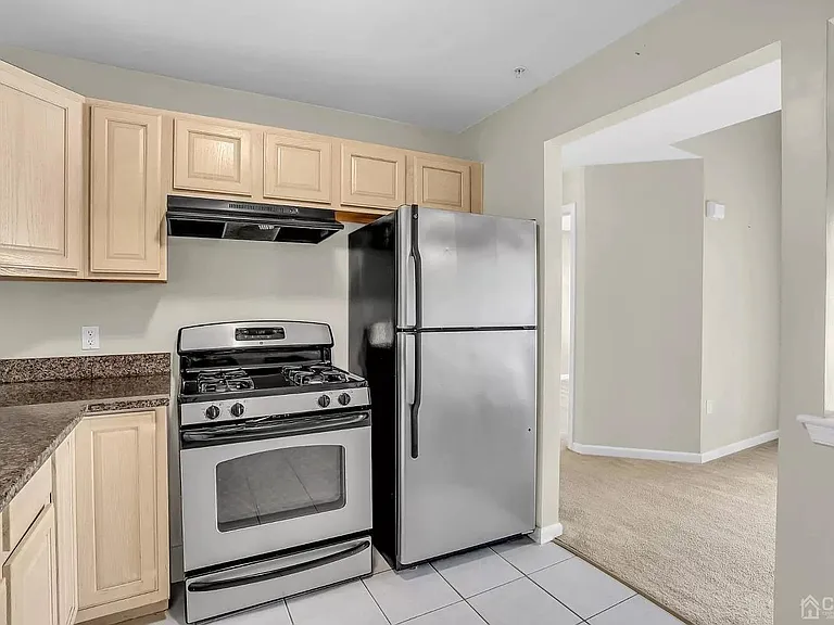 1054 Morning Glory Dr — Photo 3