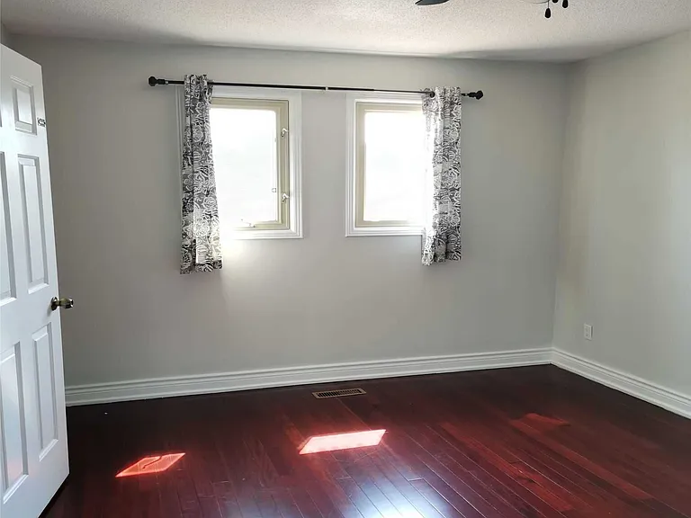 367 Huntington Ridge Dr #UPPER — Photo 19