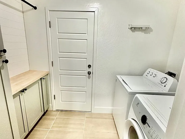580 N Adler Ln — Photo 26