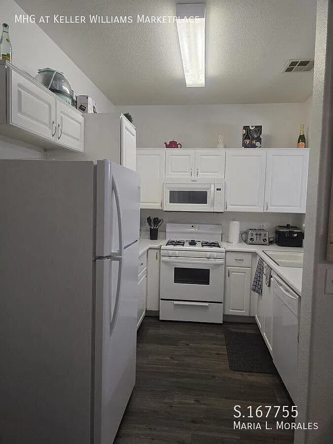 3 bed, 2.5 bath, 1320 sqft, $2,045 — Photo 4