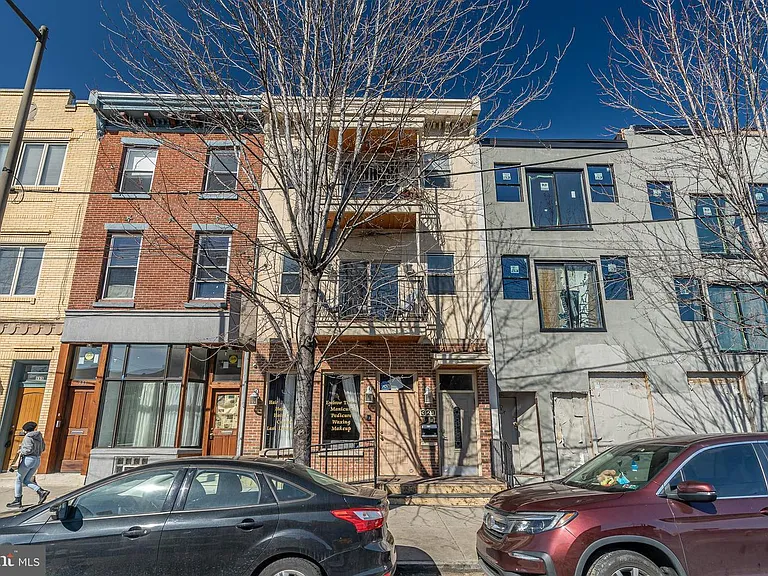 329 W Girard Ave #2 — Photo 1
