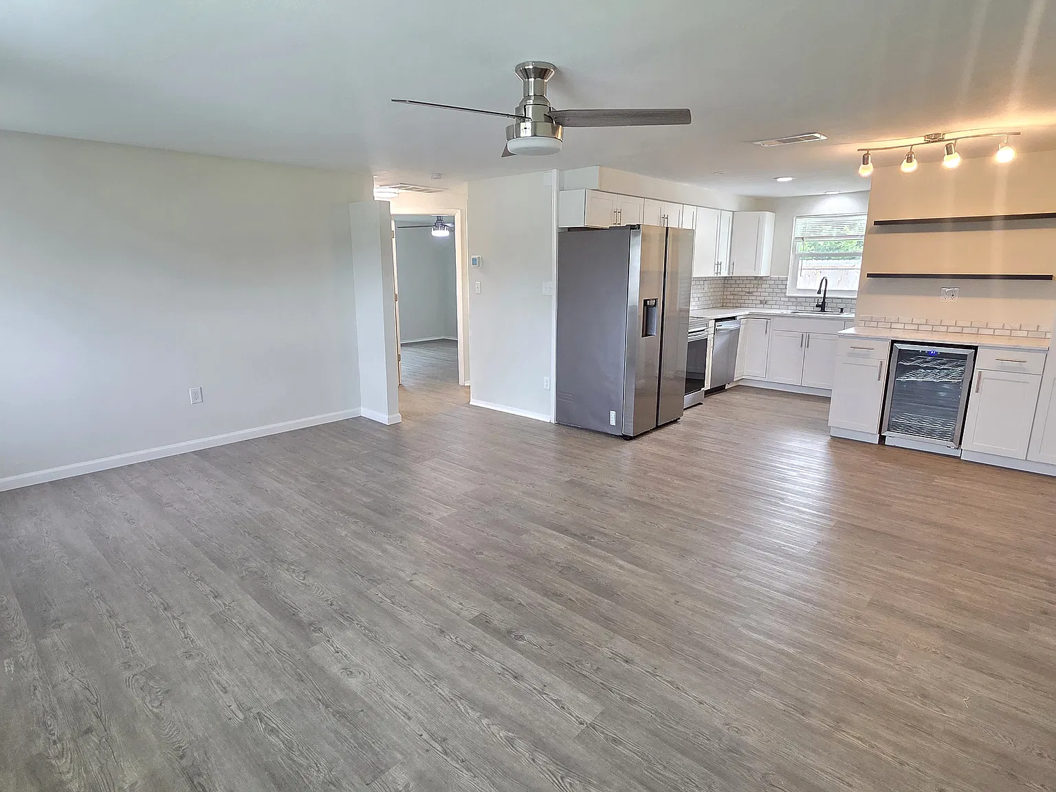 2 bed, 1.5 bath, 938 sqft, $1,990 — Photo 3