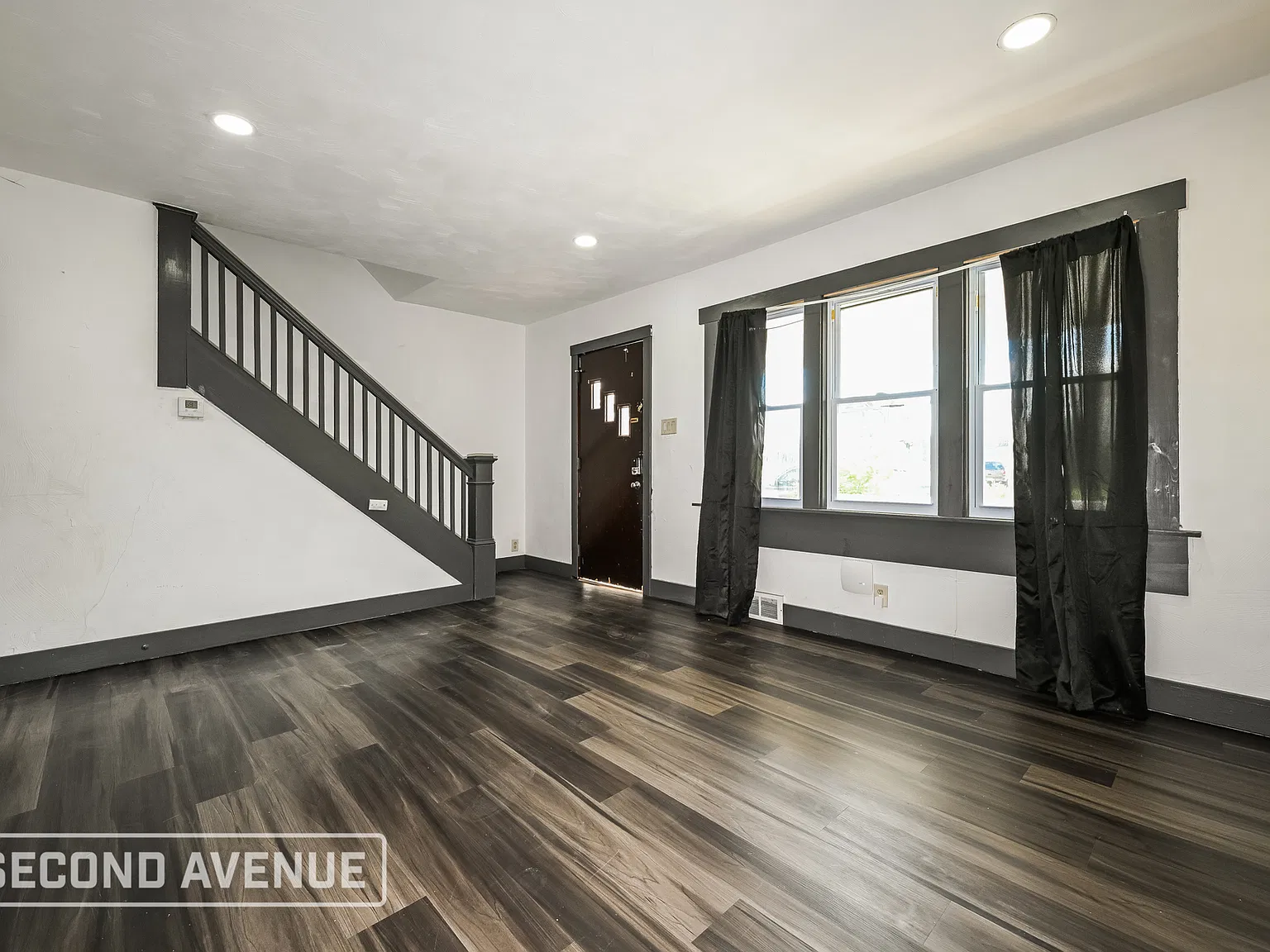 3 bed, 1.0 bath, 1129 sqft, $1,139 — Photo 2