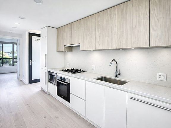 3rd image of 4222 Cambie St #3