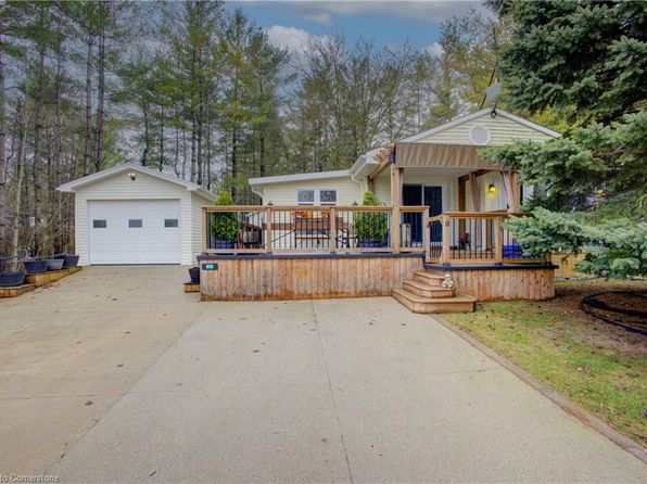 18 Maple St, Wellington North, ON N0G 1N0