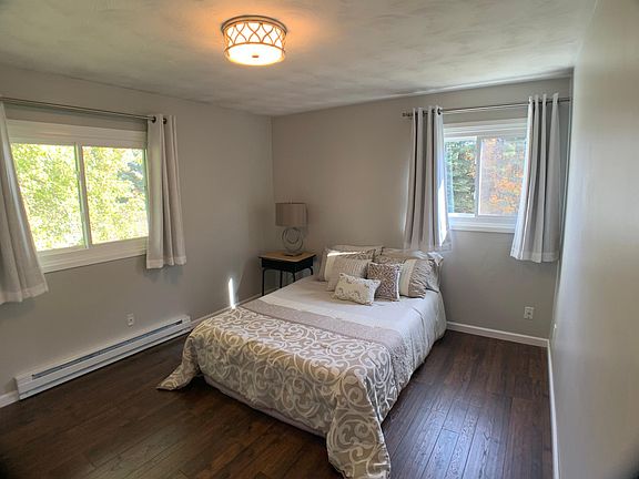Master bedroom (queen bed pictured)