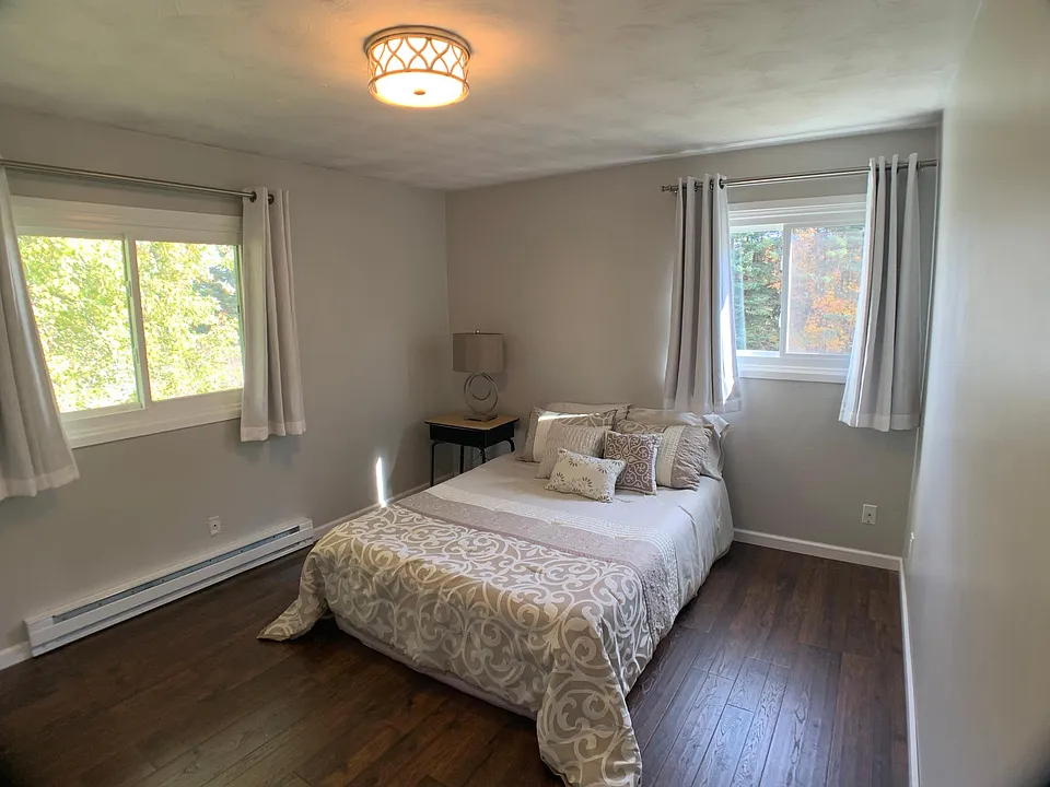 Master bedroom (queen bed pictured)