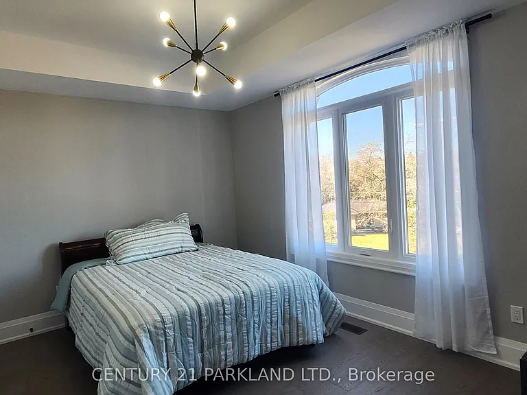 15 Stanley Ave — Photo 27